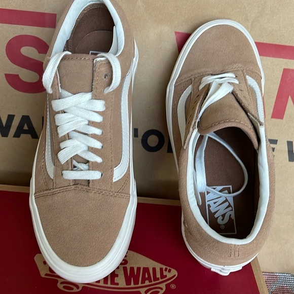 Vans men’s Old Skool Stacked Soft Suede Burro/True White 
VN0A7Q5MB69
Platforms - Picture 4 of 16